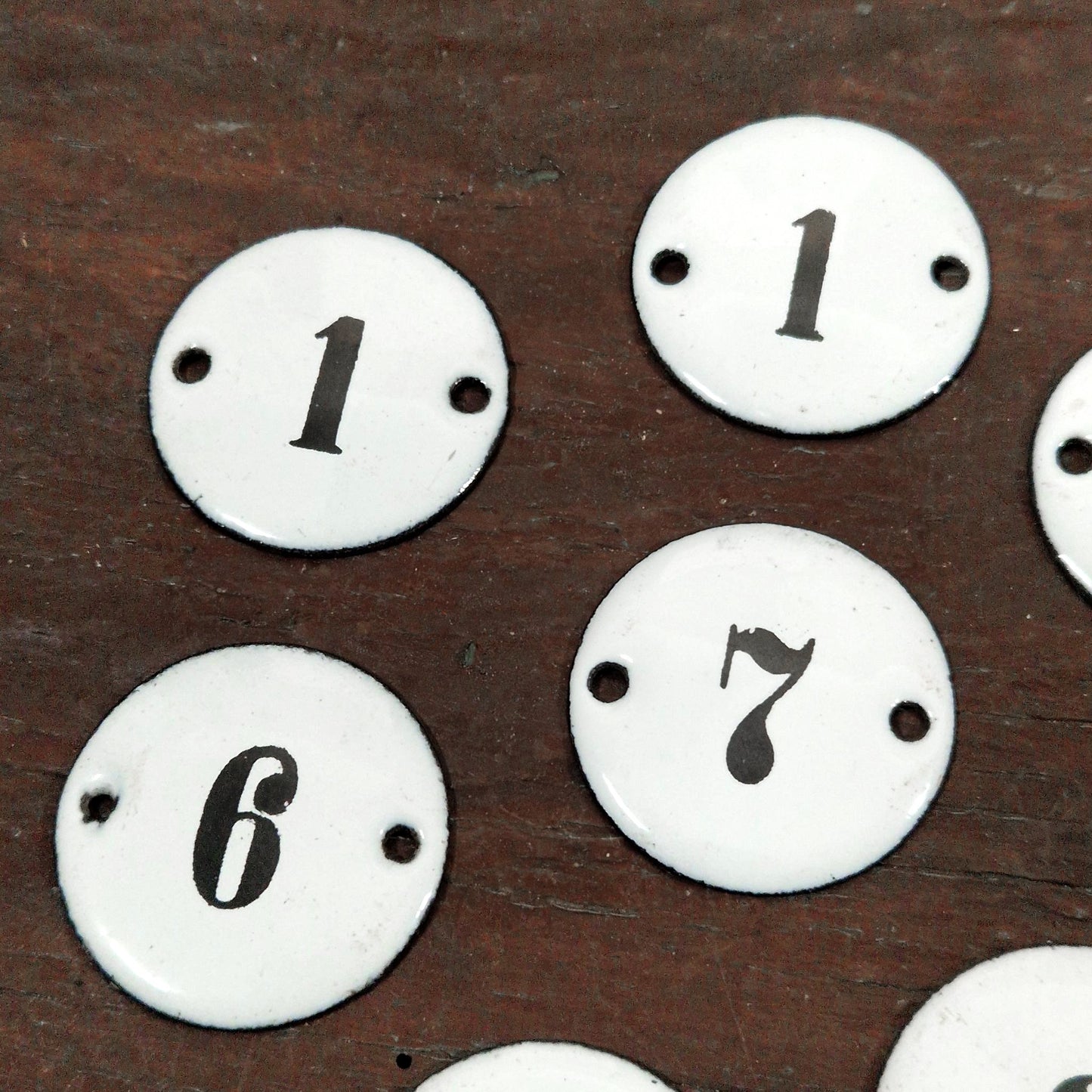 Round numbered enamel plaque