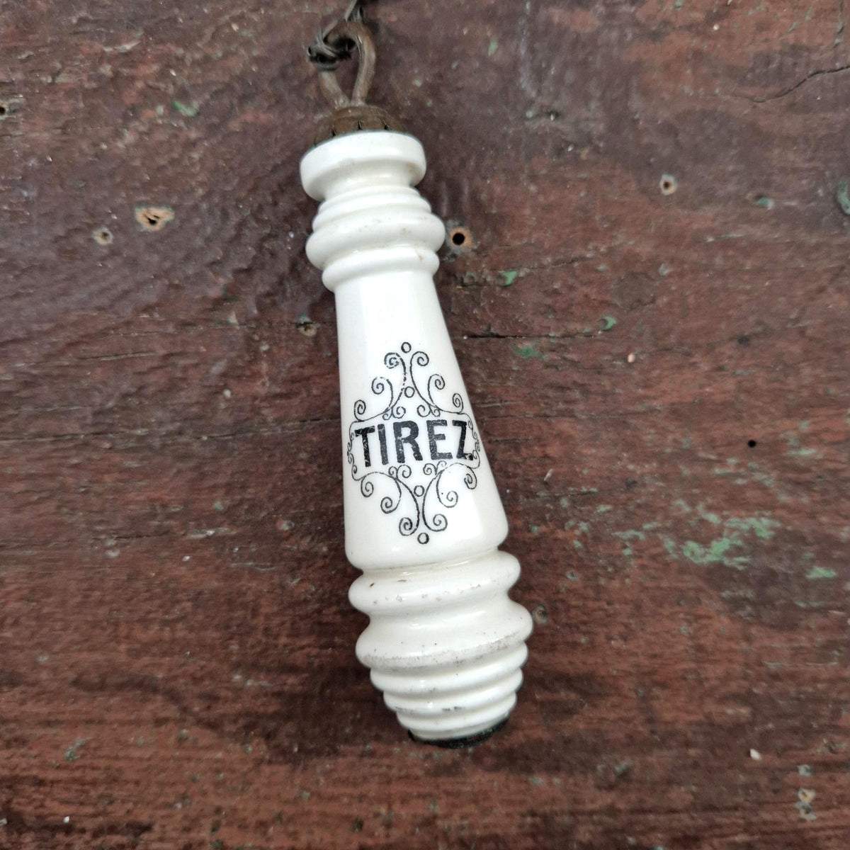 Antique white porcelain handle decorated with "PULL"