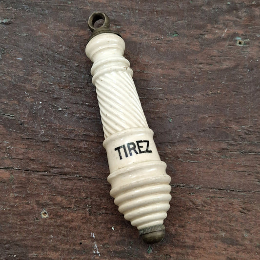 Poignée en faïence ancienne « TIREZ »