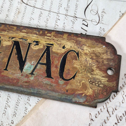 Superbe plaque ancienne en laiton peint « Cognac »