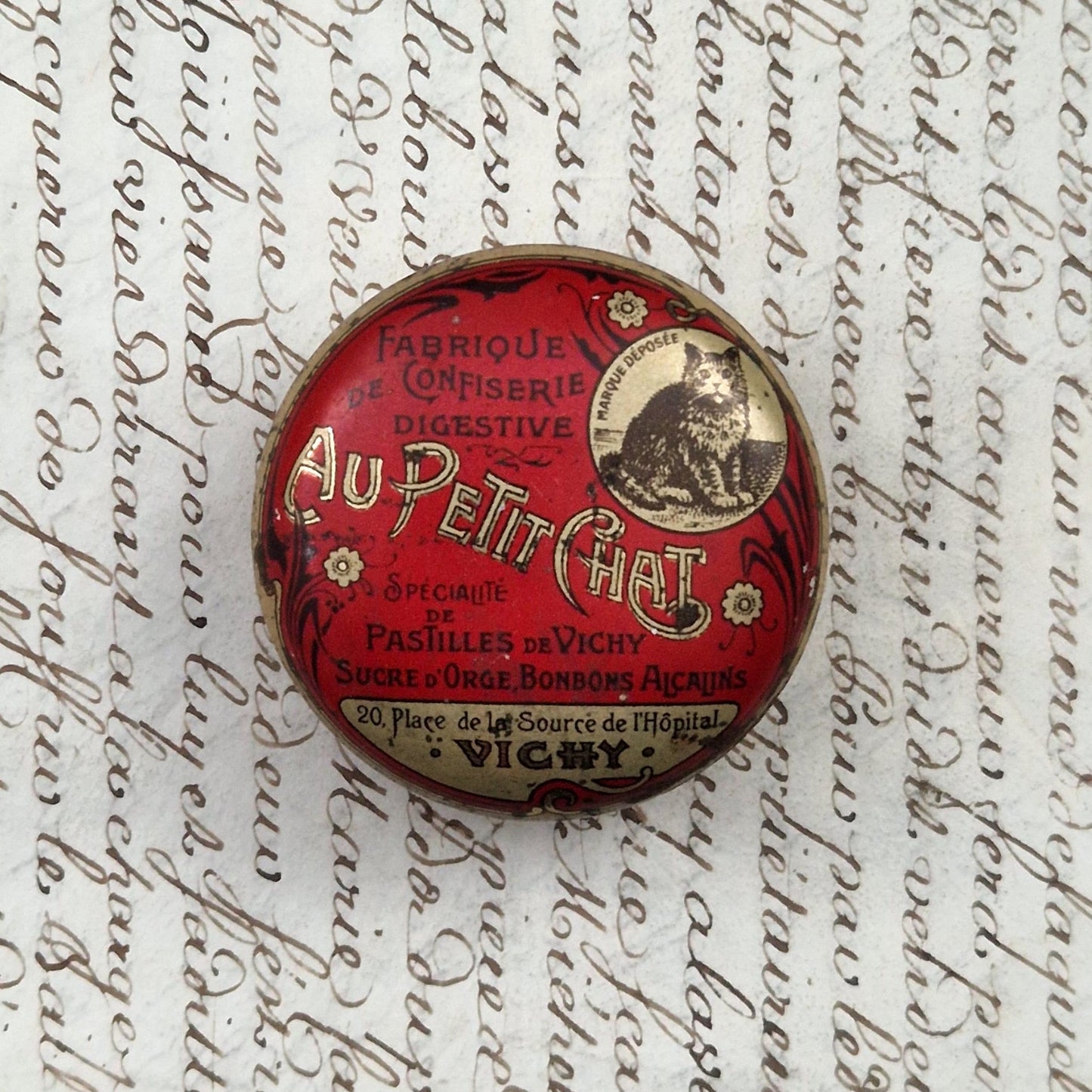 Rare "Au Petit Chat" advertising tin, Vichy pastilles