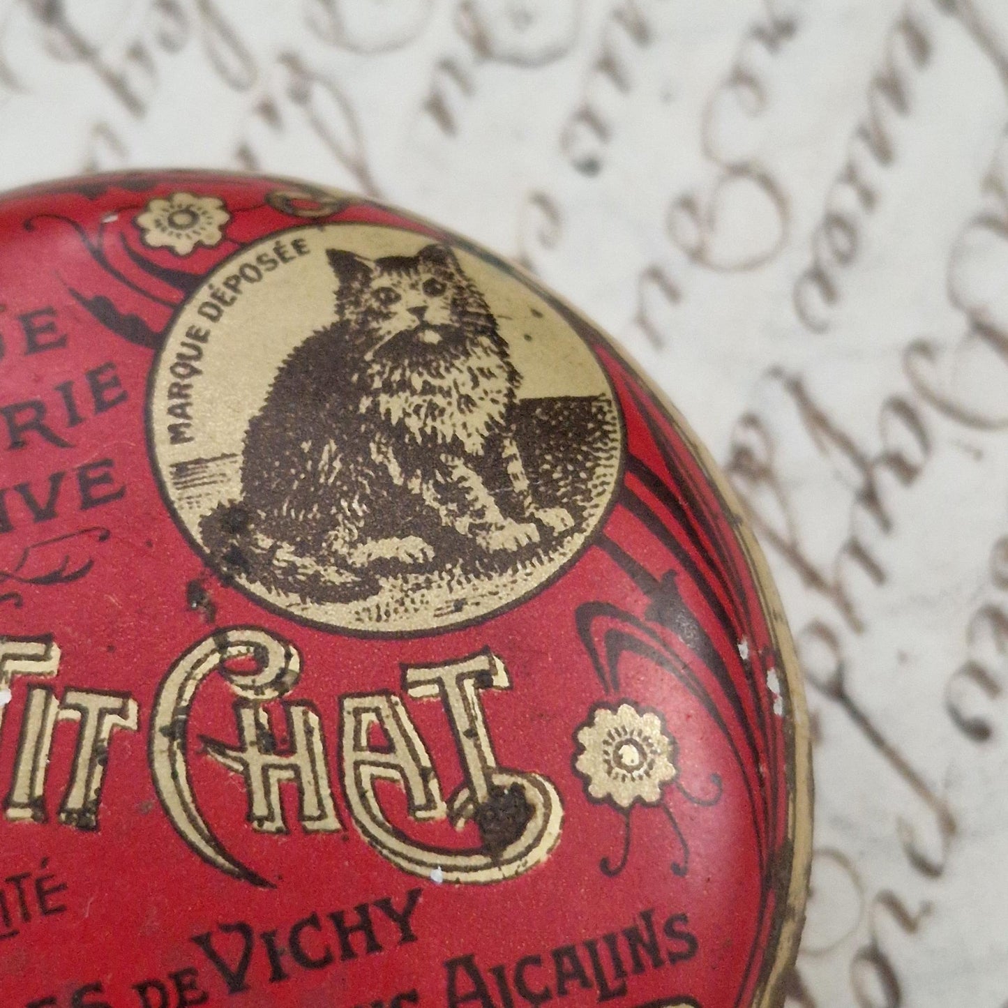 Rare "Au Petit Chat" advertising tin, Vichy pastilles