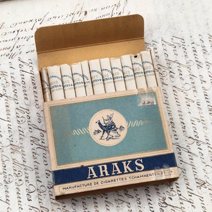Box of ARAKS "Egyptian Cigarettes", complete