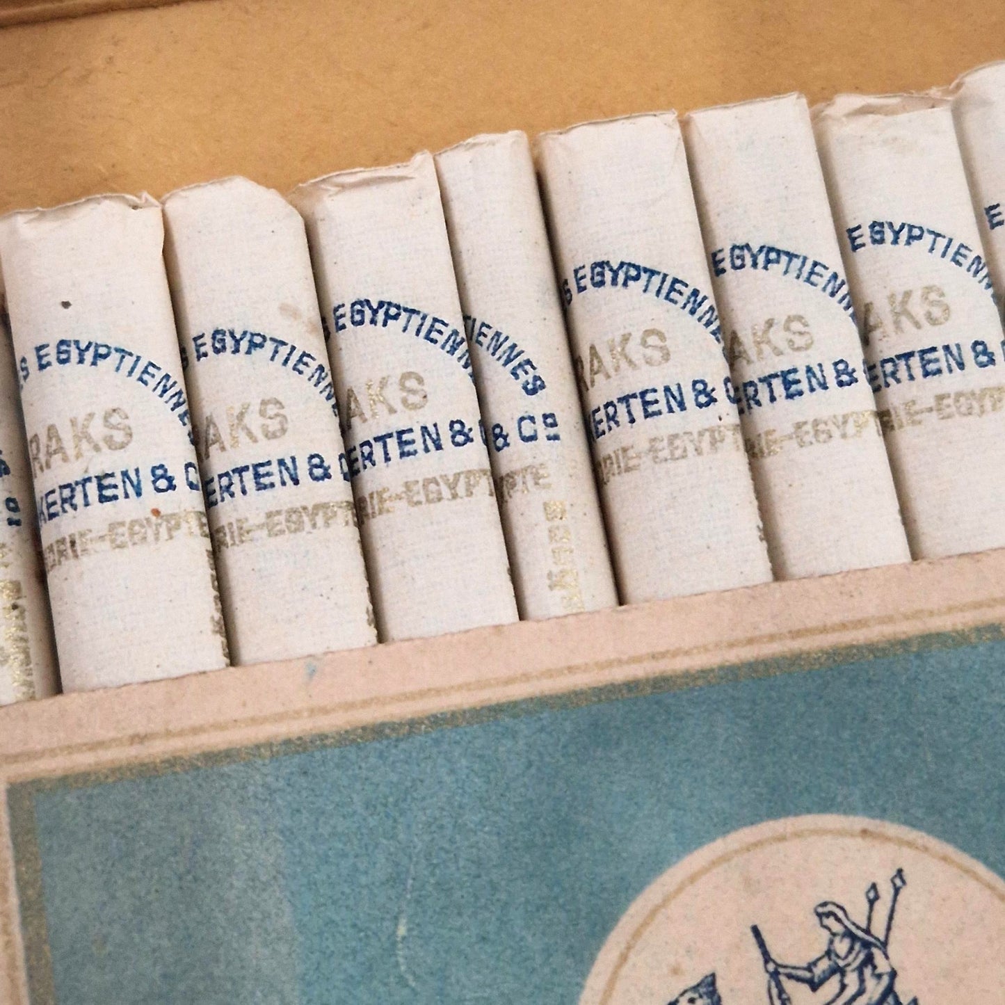 Box of ARAKS "Egyptian Cigarettes", complete