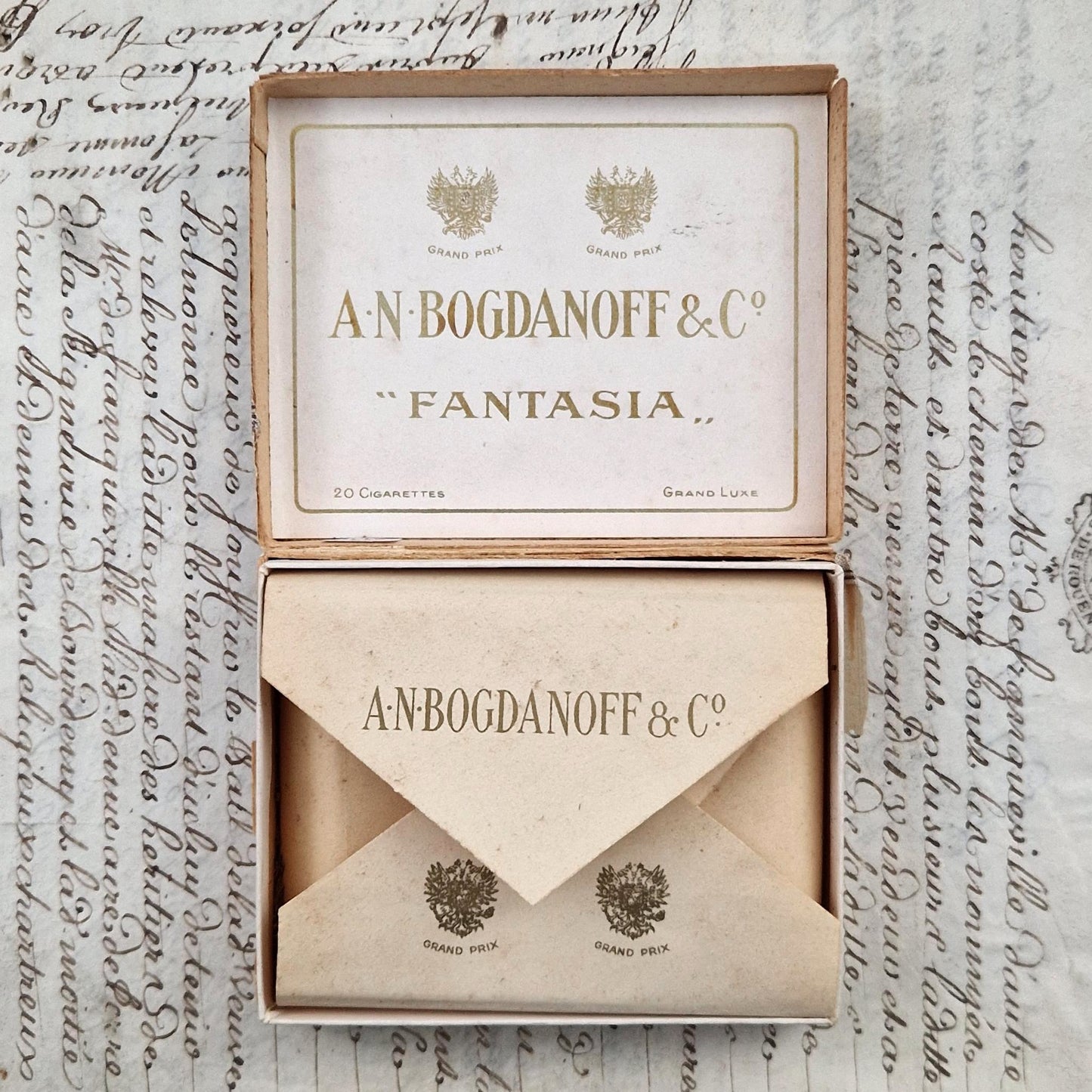 Boîte de cigarettes « Fantasia » – A.N. Bogdanoff & Co