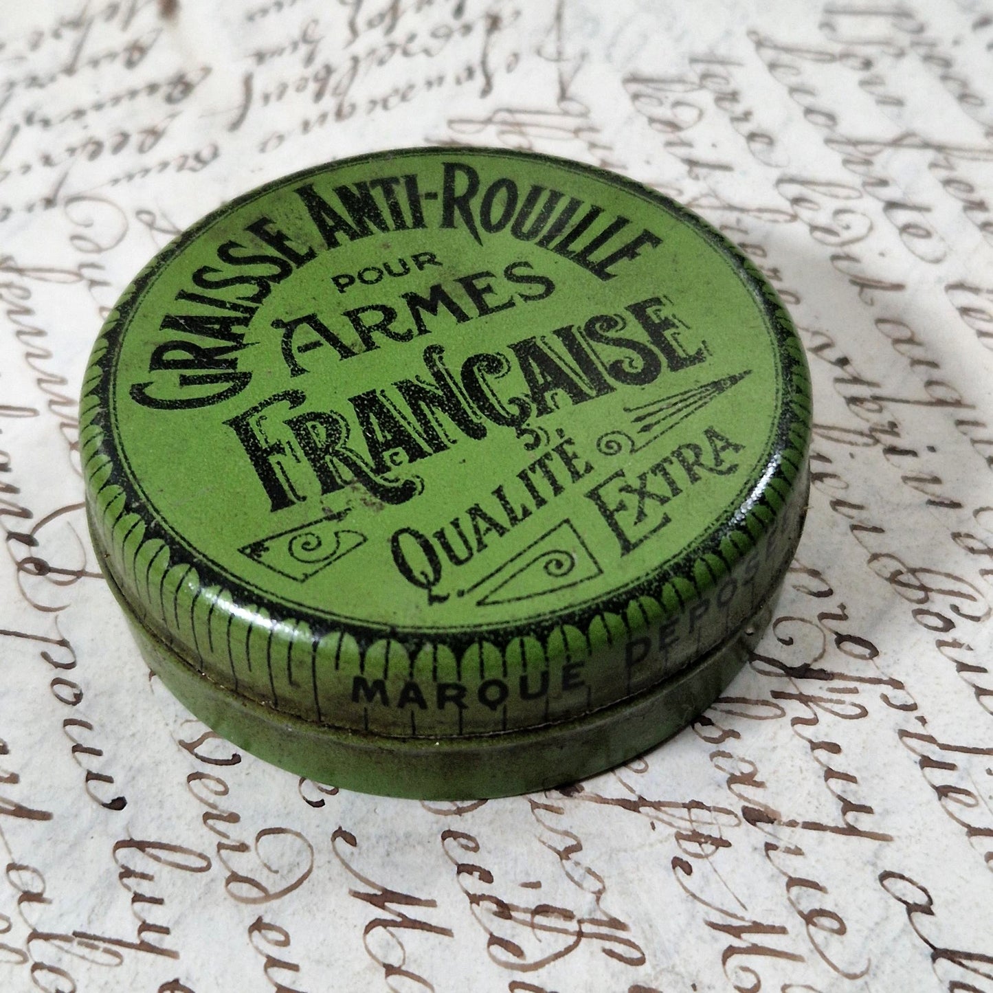 Boîte ancienne « Graisse anti-rouille pour armes »