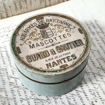 Boîte ancienne « Aux Armes de Bretagne », Nantes