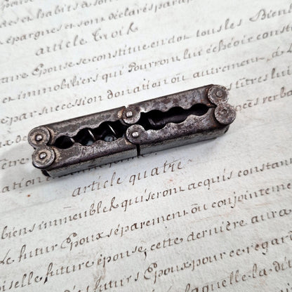 Tire-bouchon pliant de poche dit « Pantographe »