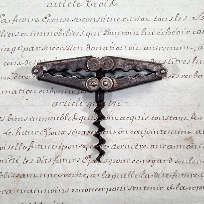 Tire-bouchon pliant de poche dit « Pantographe »