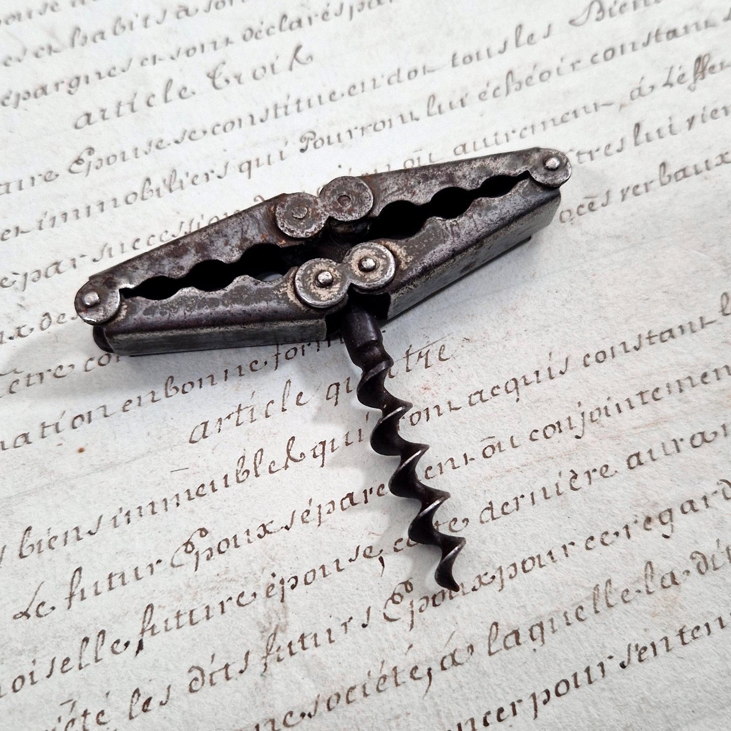 Tire-bouchon pliant de poche dit « Pantographe »