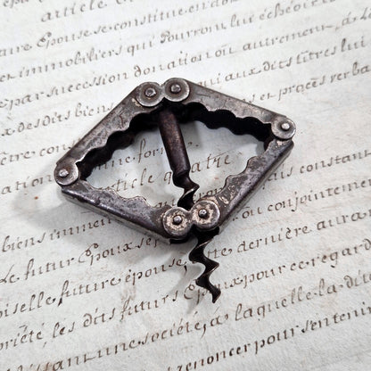 Tire-bouchon pliant de poche dit « Pantographe »