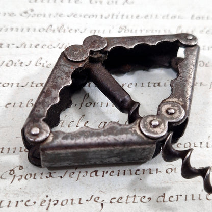 Tire-bouchon pliant de poche dit « Pantographe »
