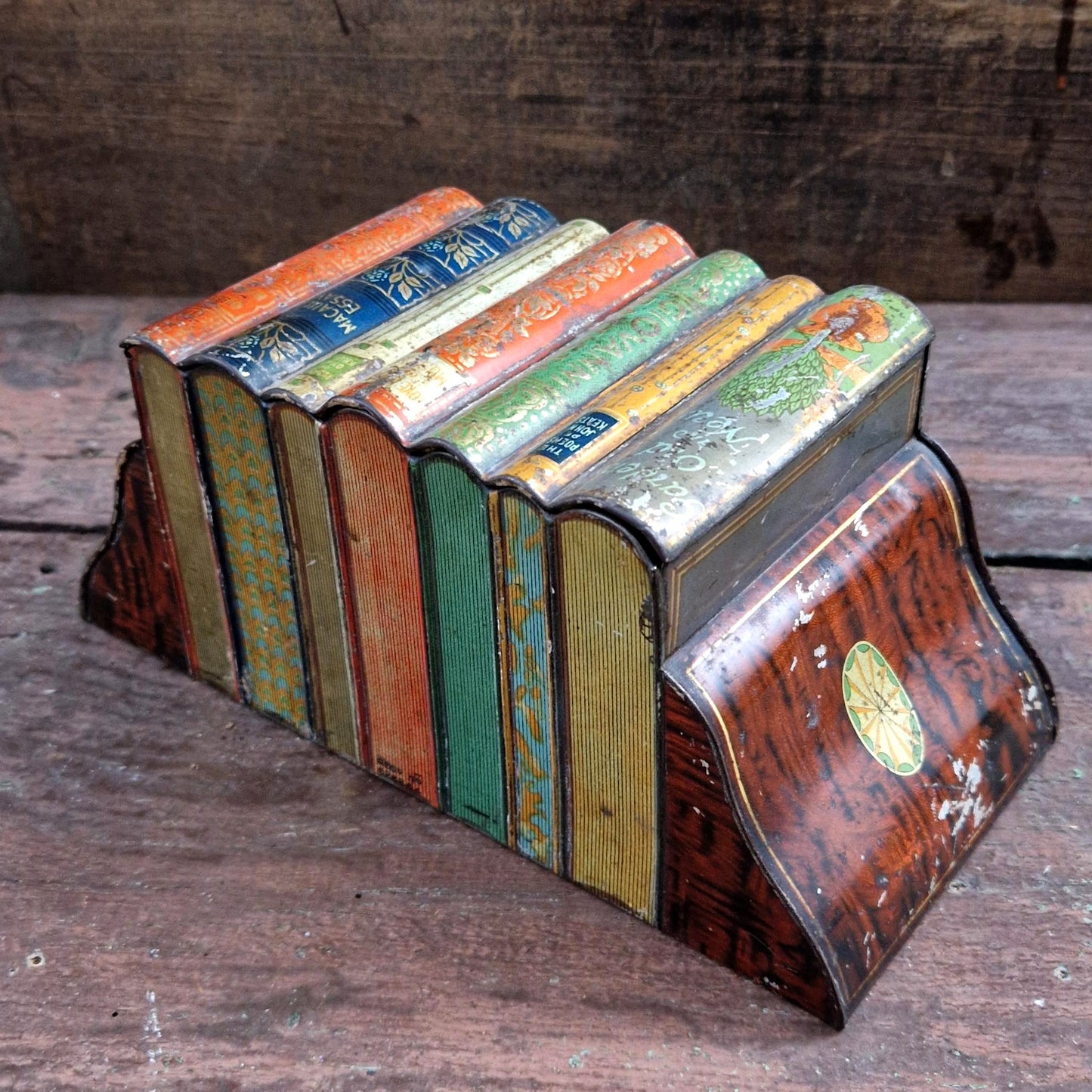 Boite à biscuits « Huntley & Palmers »  - Pile de livres