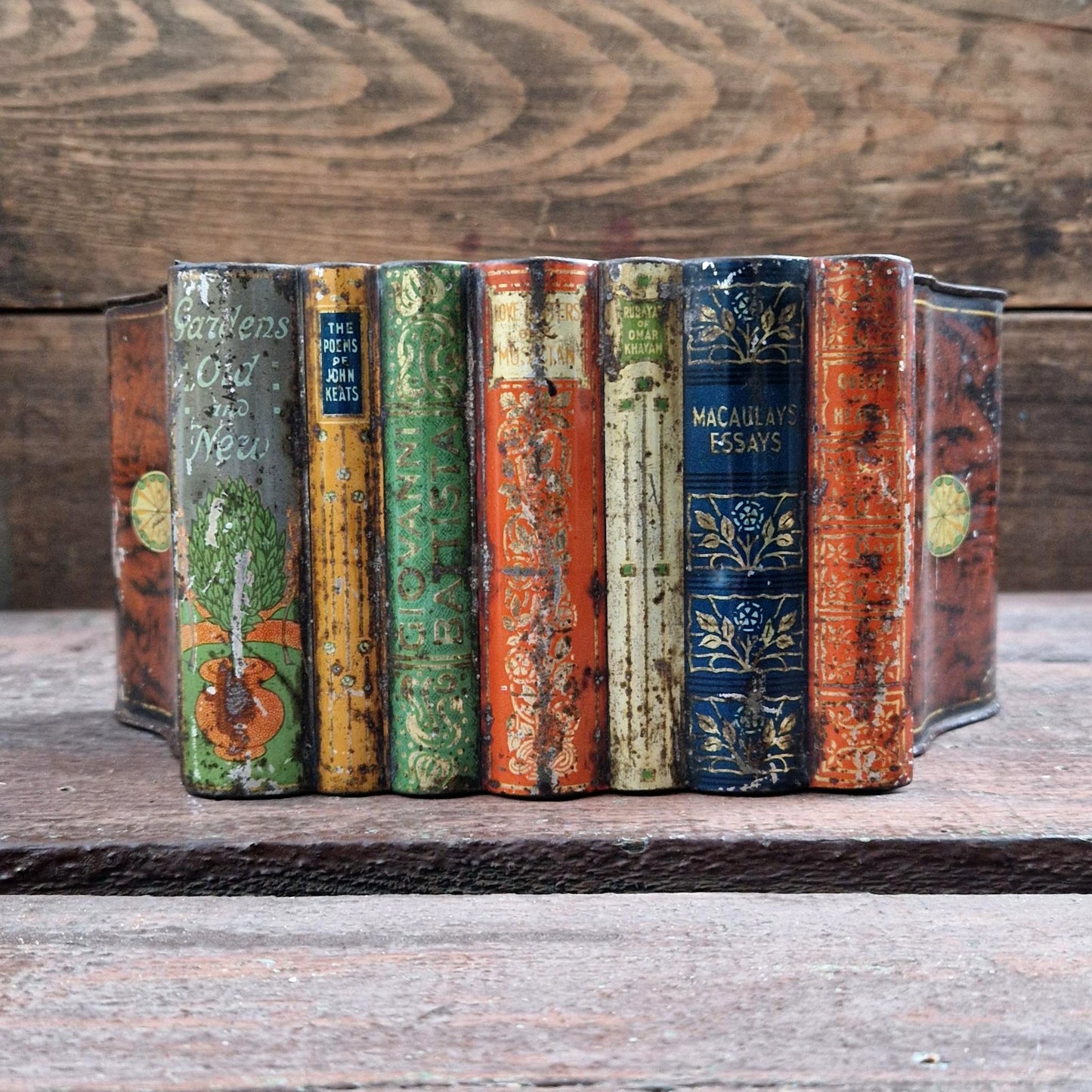 Boite à biscuits « Huntley & Palmers »  - Pile de livres