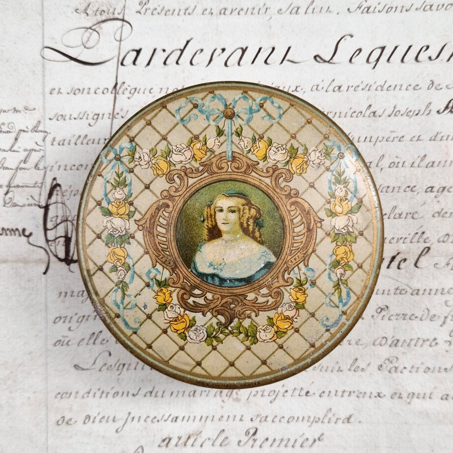 Boite ancienne « Marquise de Sevigné - Chocolat de Royat »