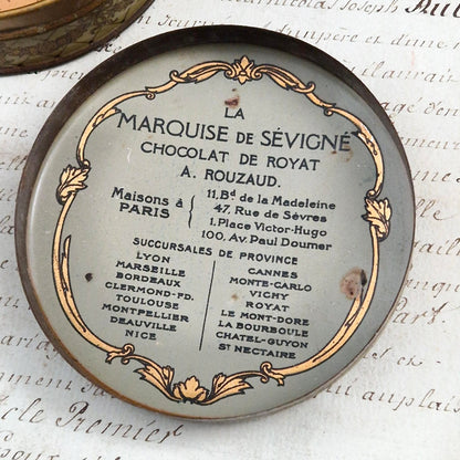 Boite ancienne « Marquise de Sevigné - Chocolat de Royat »