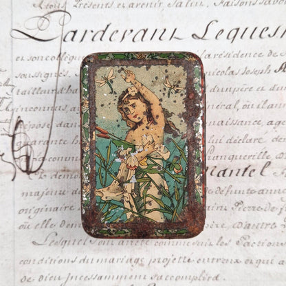 Boîte ancienne « Décor Art nouveau à la baigneuse »