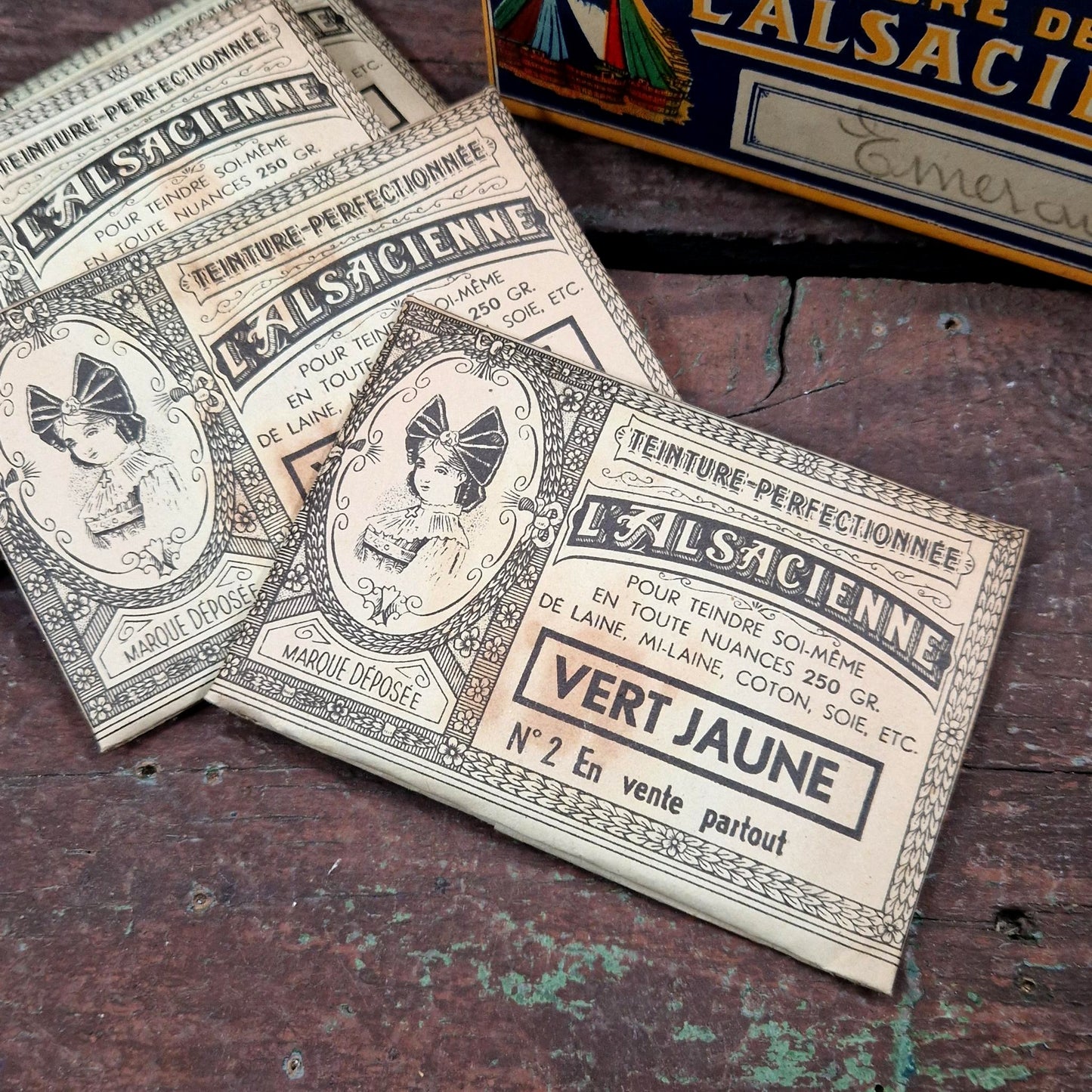 Box of "L'Alsacienne - Yellow Green" dye (15 sachets)