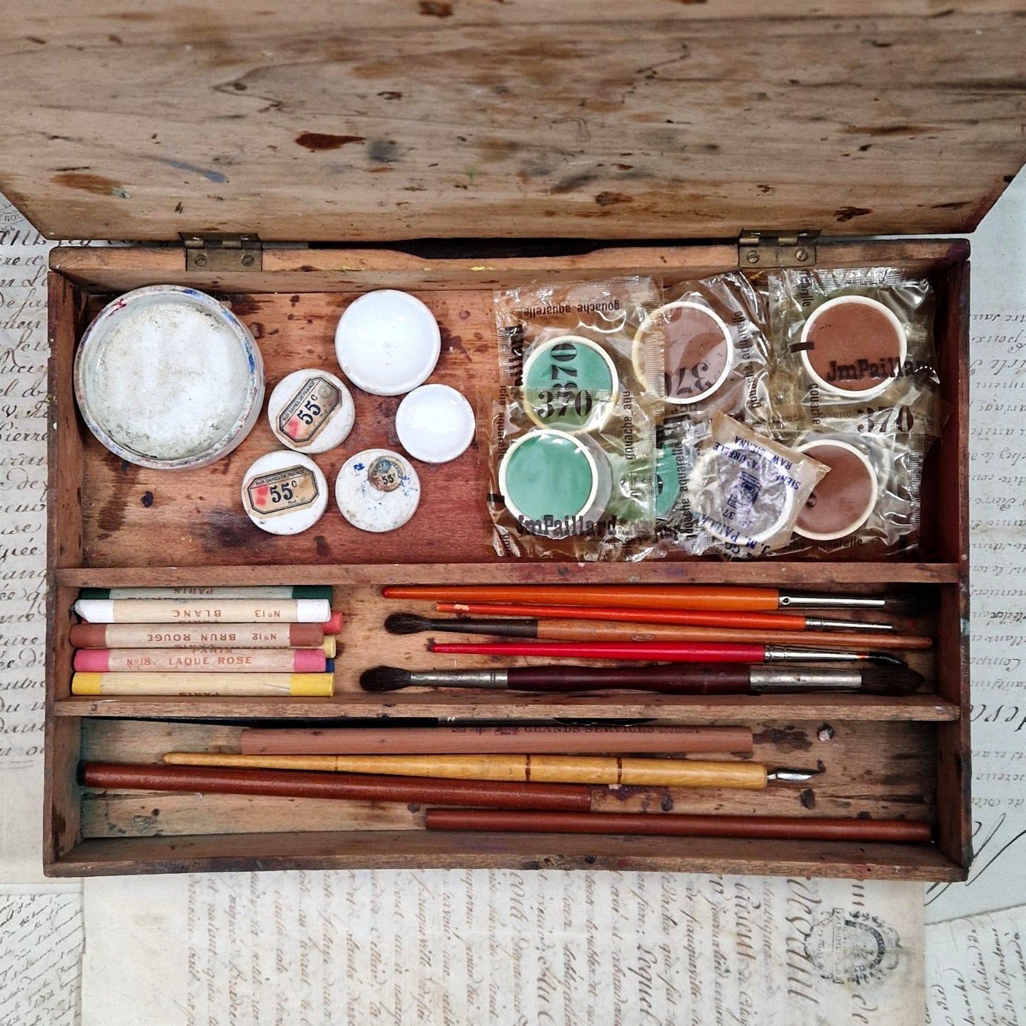 Antique wooden artist's box - Painting and drawing set