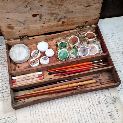 Antique wooden artist's box - Painting and drawing set