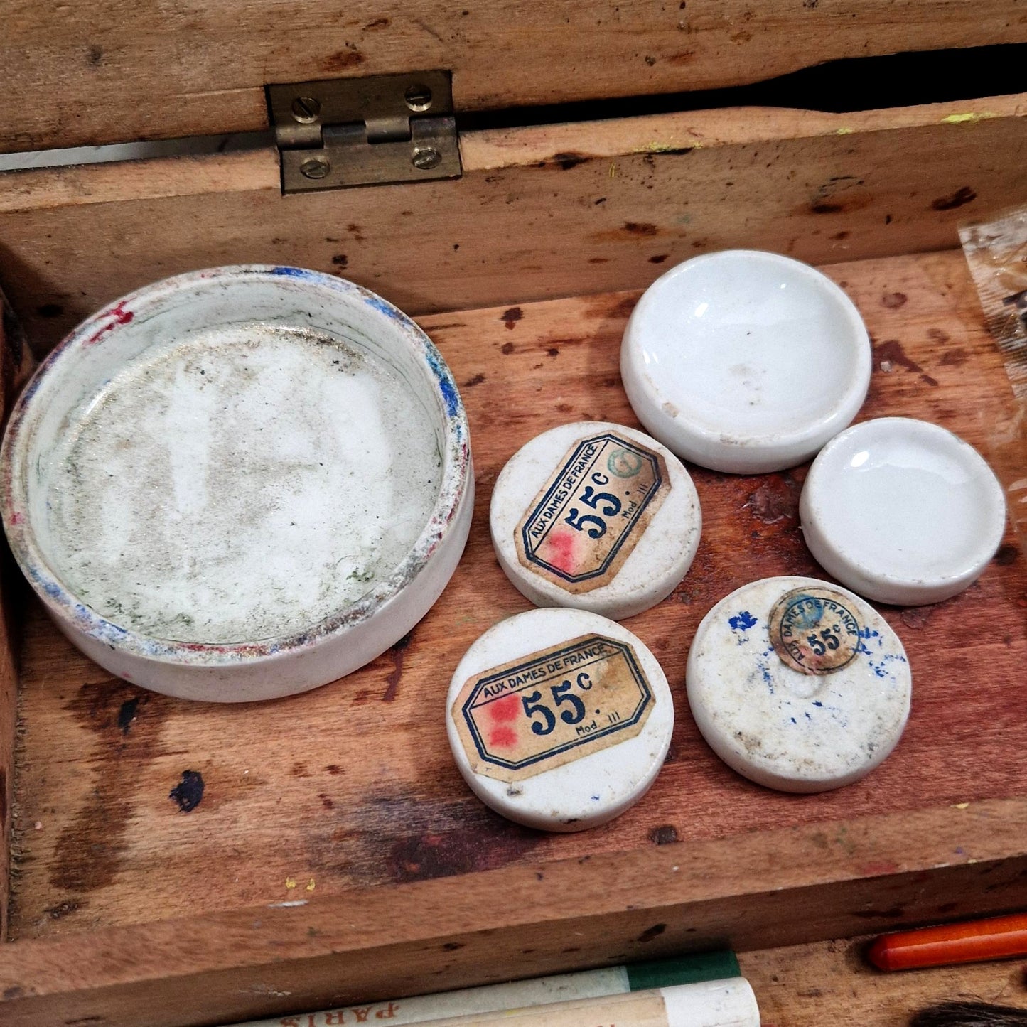Antique wooden artist's box - Painting and drawing set