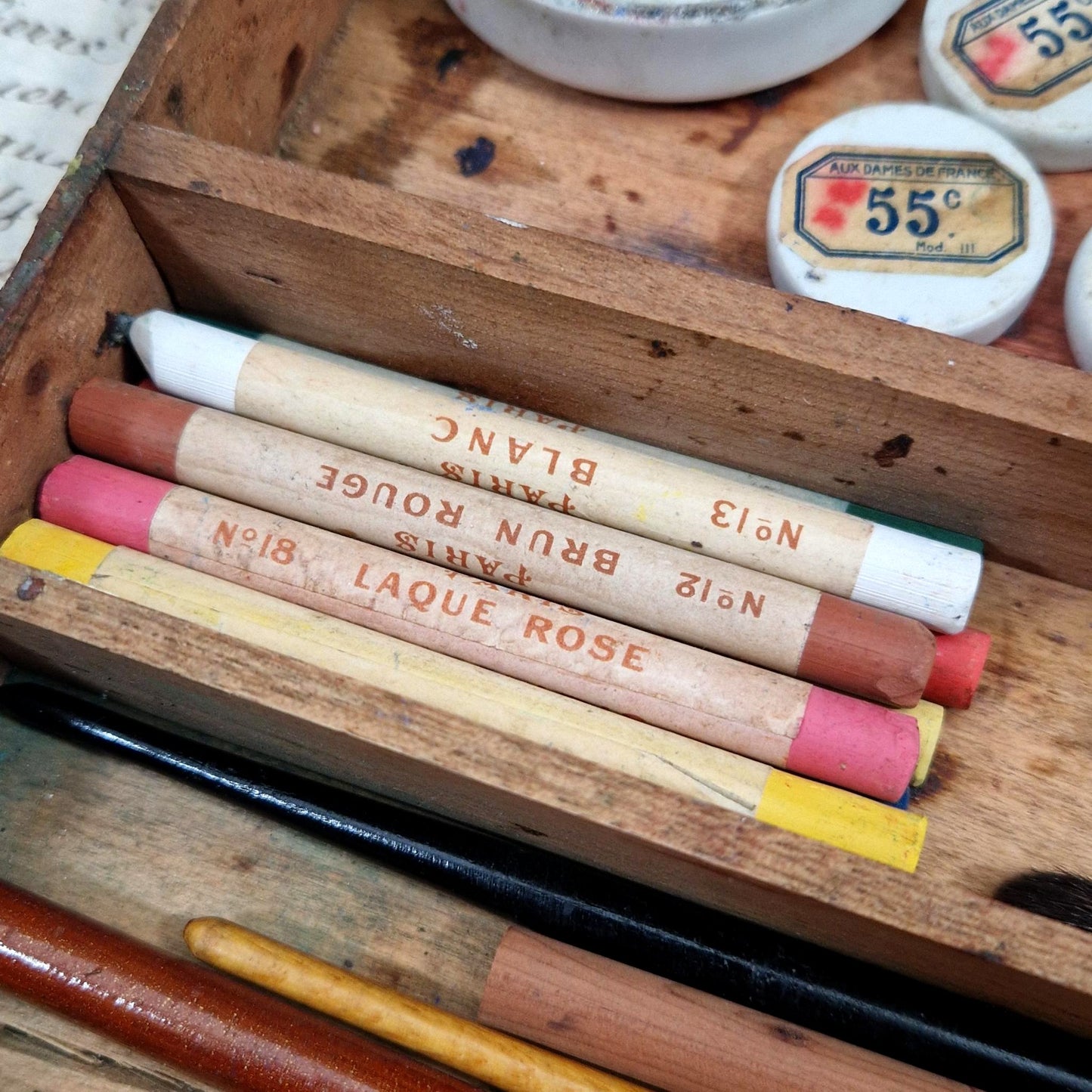 Antique wooden artist's box - Painting and drawing set