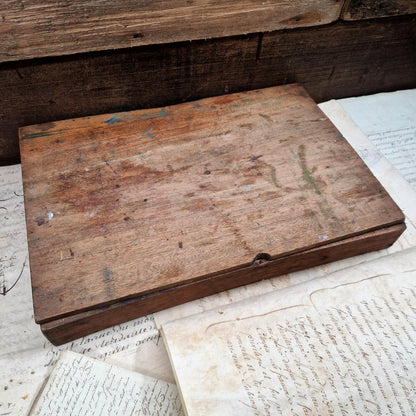 Antique wooden artist's box - Painting and drawing set