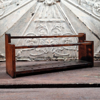 Porte-éprouvettes ancien de laboratoire en bois - 2 niveaux