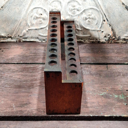 Porte-éprouvettes ancien de laboratoire en bois - 2 niveaux