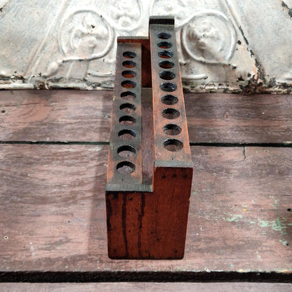 Porte-éprouvettes ancien de laboratoire en bois - 2 niveaux