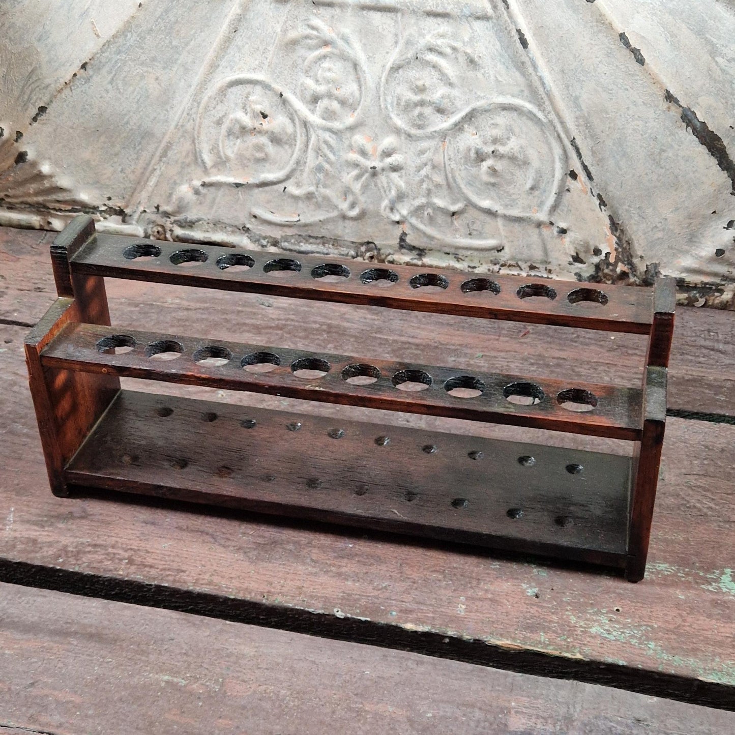 Porte-éprouvettes ancien de laboratoire en bois - 2 niveaux