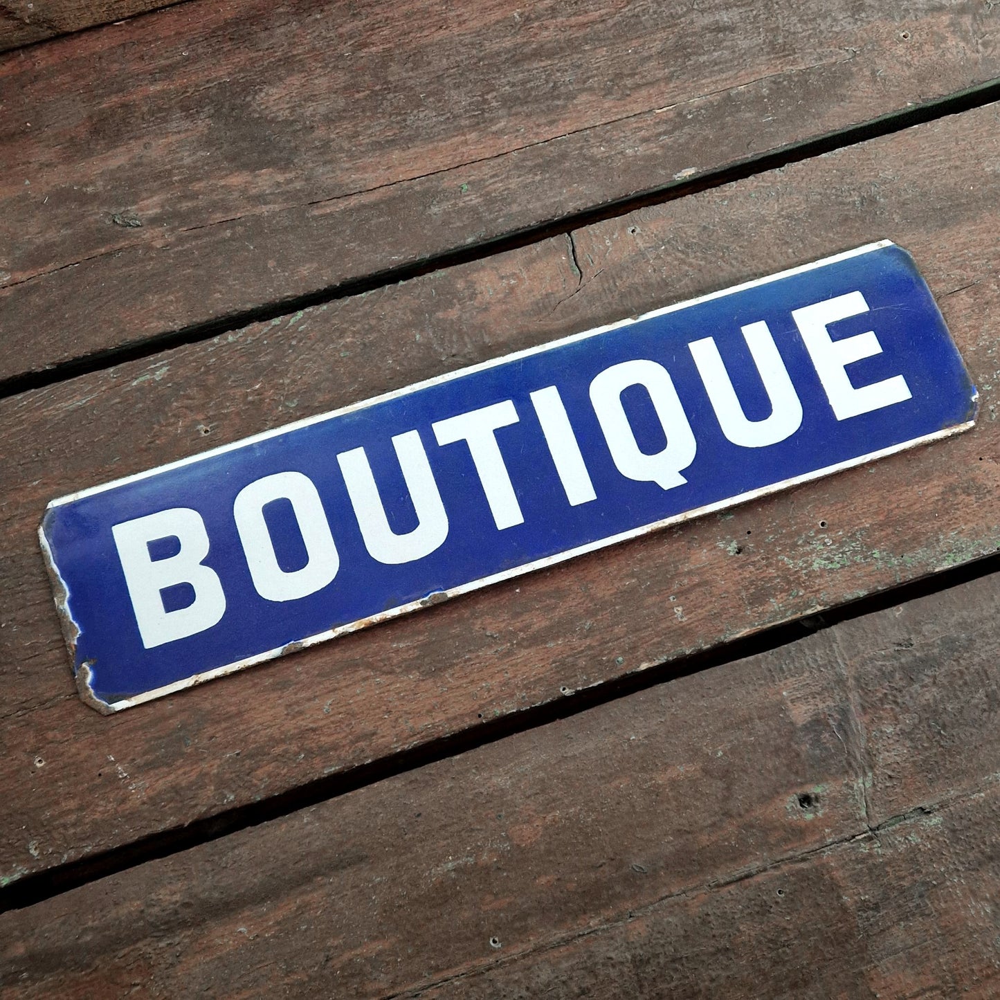 Ancienne plaque émaillée « Boutique »