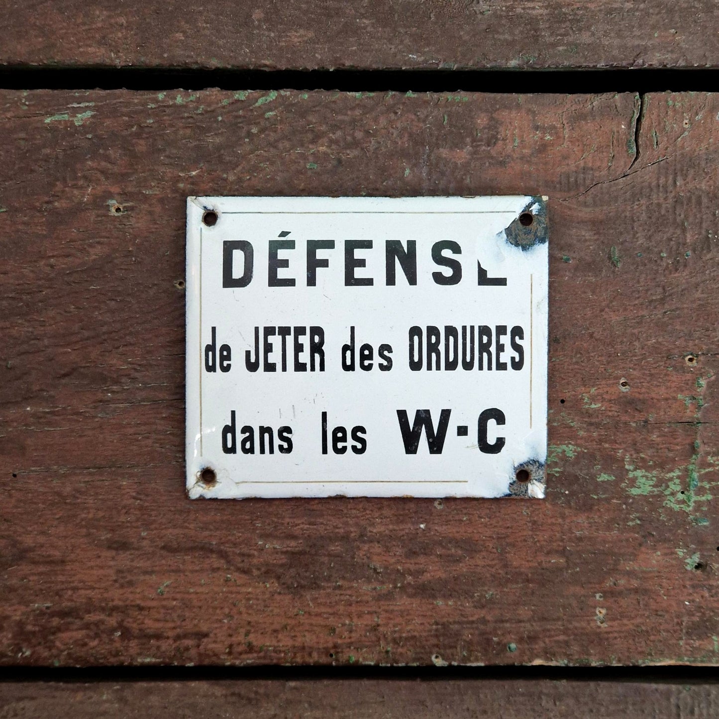 Plaque « Défense de jeter ... dans les W-C »
