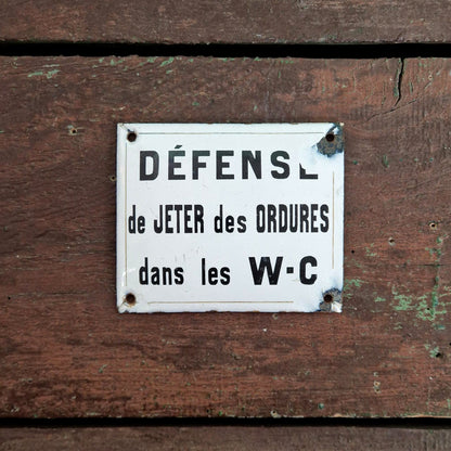 Plaque « Défense de jeter ... dans les W-C »