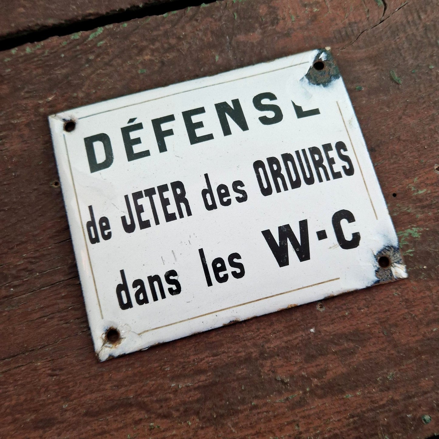 Plaque « Défense de jeter ... dans les W-C »