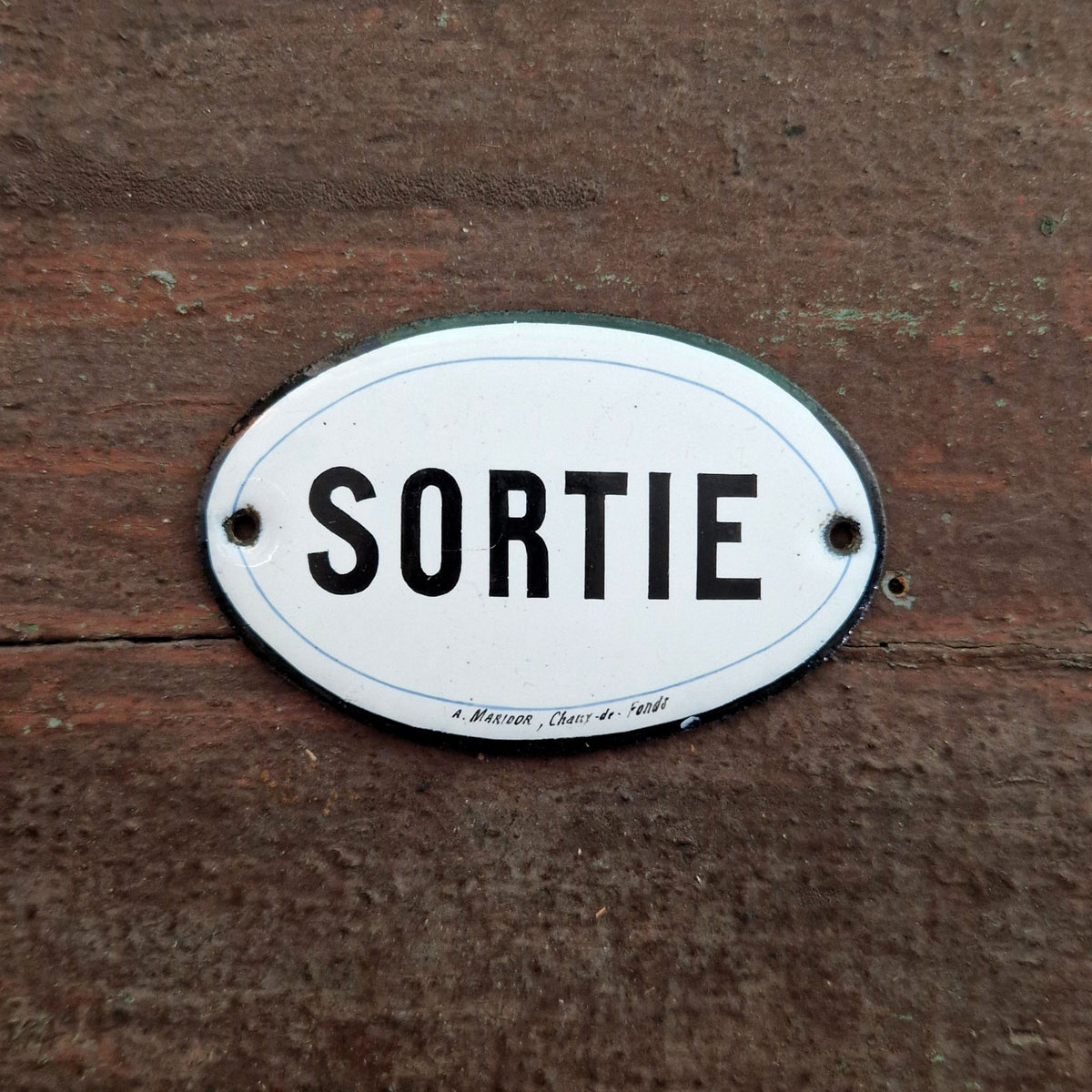 Charmante plaque émaillée « SORTIE »