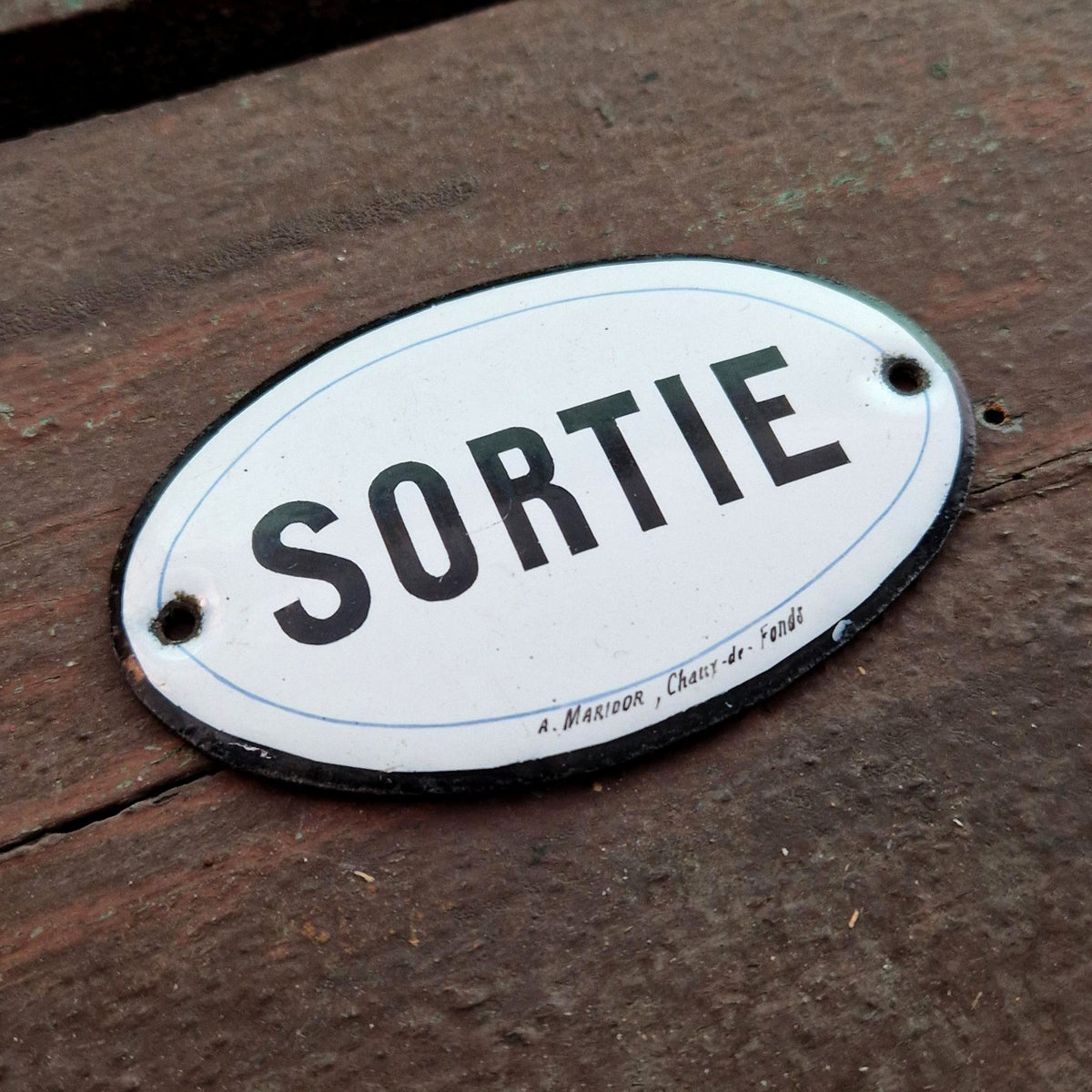 Charmante plaque émaillée « SORTIE »