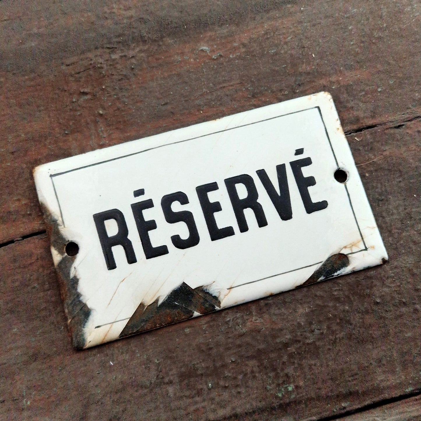 Ancienne plaque émaillée « RÉSERVÉ »