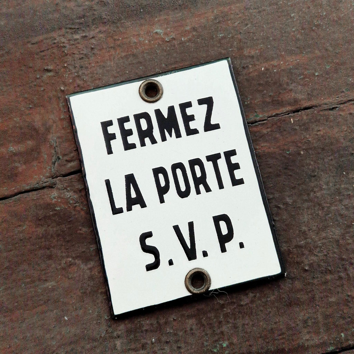 Enamel sign "Please close the door"