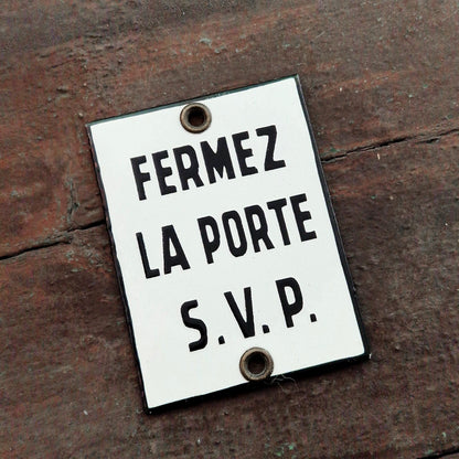 Enamel sign "Please close the door"