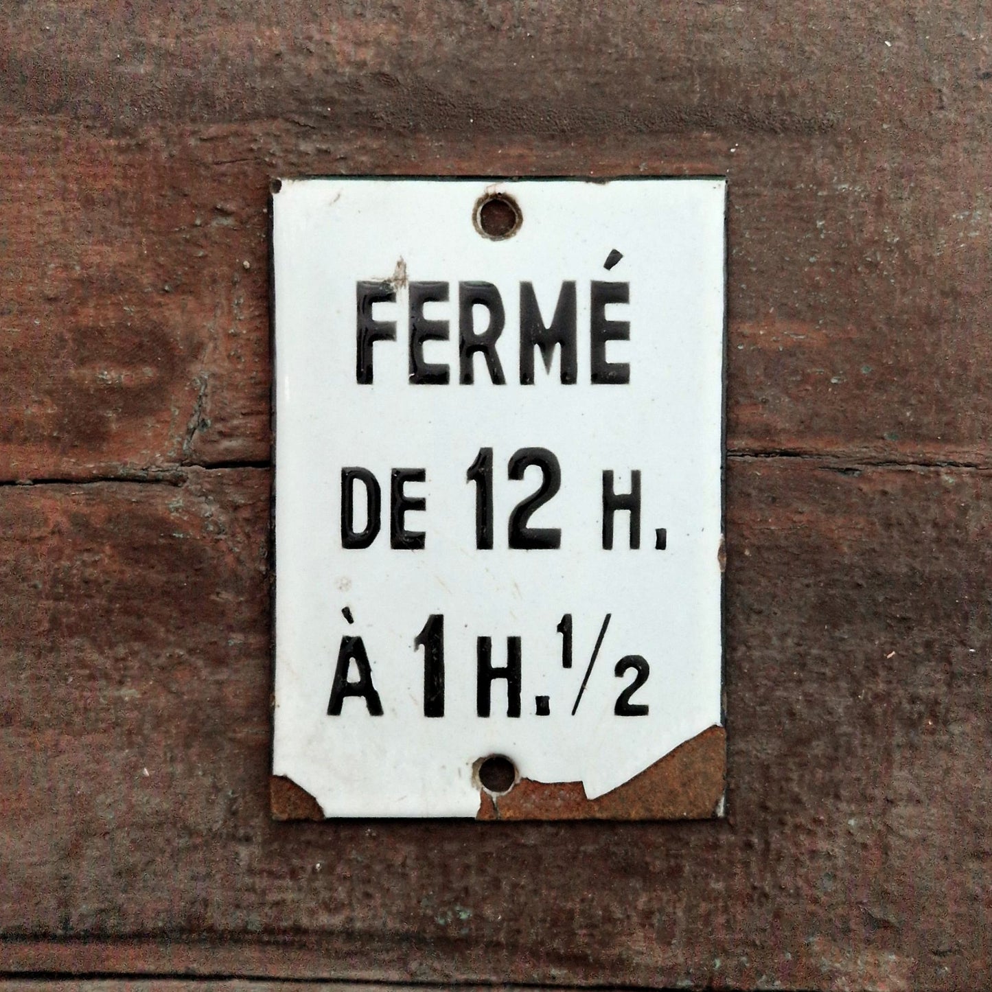 Plaque émaillée de commerce « Fermé de 12 h à 1 h 1/2 »
