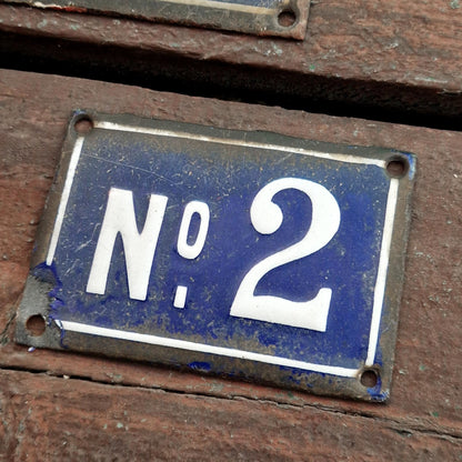 Plaques émaillées de numérotation « N°1 et  N°2 »