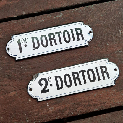 Plaques émaillées « 1er Dortoir » et « 2e Dortoir »