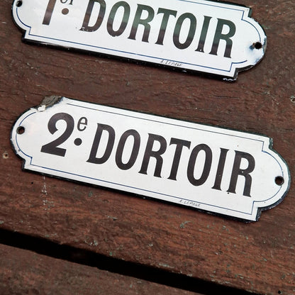 Plaques émaillées « 1er Dortoir » et « 2e Dortoir »