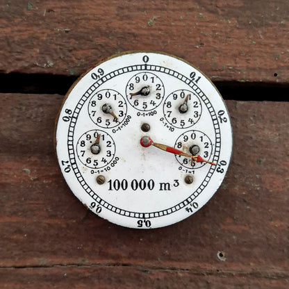 Compteur mécanique à cadran émaillé « 100 000 m³ »
