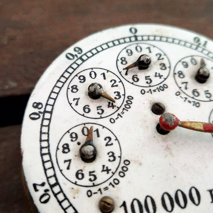 Compteur mécanique à cadran émaillé « 100 000 m³ »