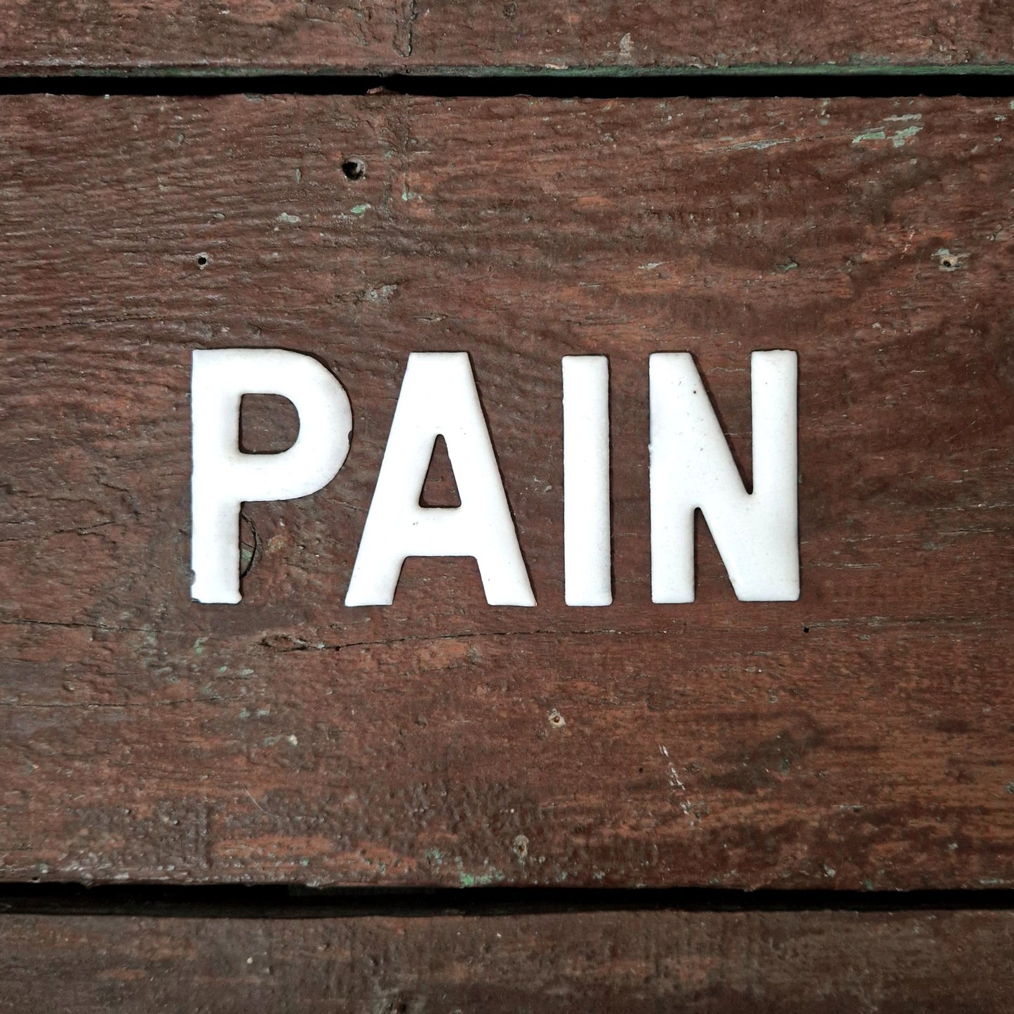 Anciennes lettres émaillées x4 - « PAIN »