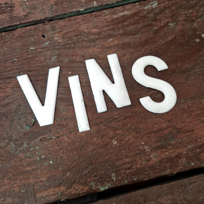 Anciennes lettres émaillées x4 - « VINS »