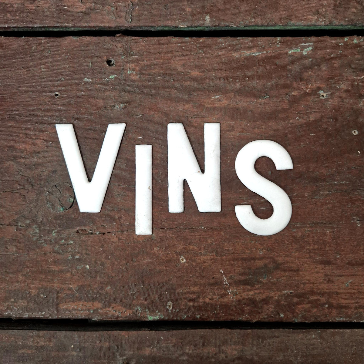 Anciennes lettres émaillées x4 - « VINS »
