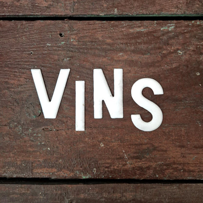 Anciennes lettres émaillées x4 - « VINS »